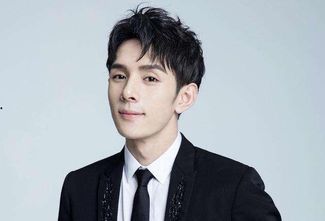 刘宇爆料闫桉说梦话视频,揭秘明星私下真实一面